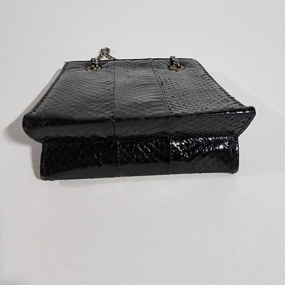 VINTAGE 1970s BLACK SNAKESKIN SMALL BAG WITH DOUBLE CHAIN HANDLES EXCELLENT COND - Picture 5 of 8